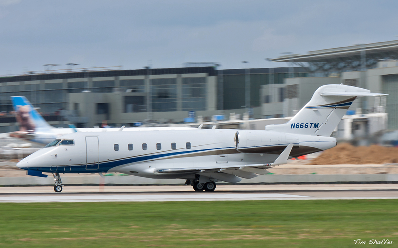 Bombardier Challenger 300